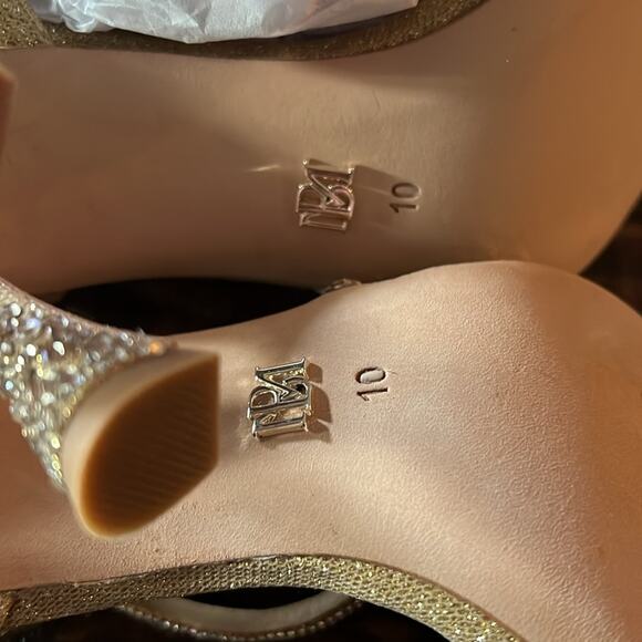 Badgley Mischka Sally Curvy Heel Stiletto Sandal Gemstone Plantino Gold NEW 10 - Picture 12 of 13